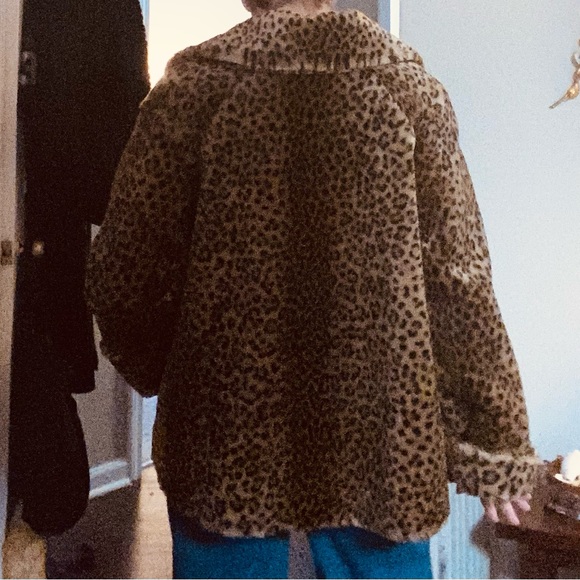 Crossing Point Leopard Print Faux Fur Coat - Picture 6 of 6